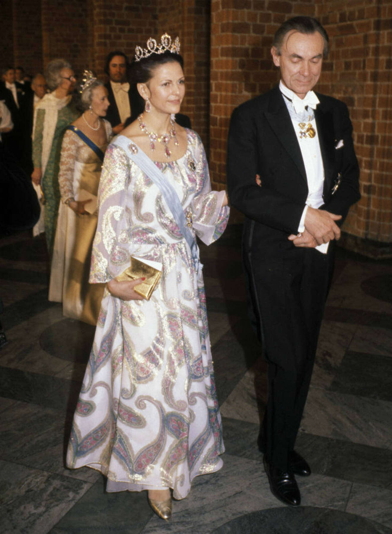 Drottning Silvia 1977 i klänning designad av Kari Qviberg