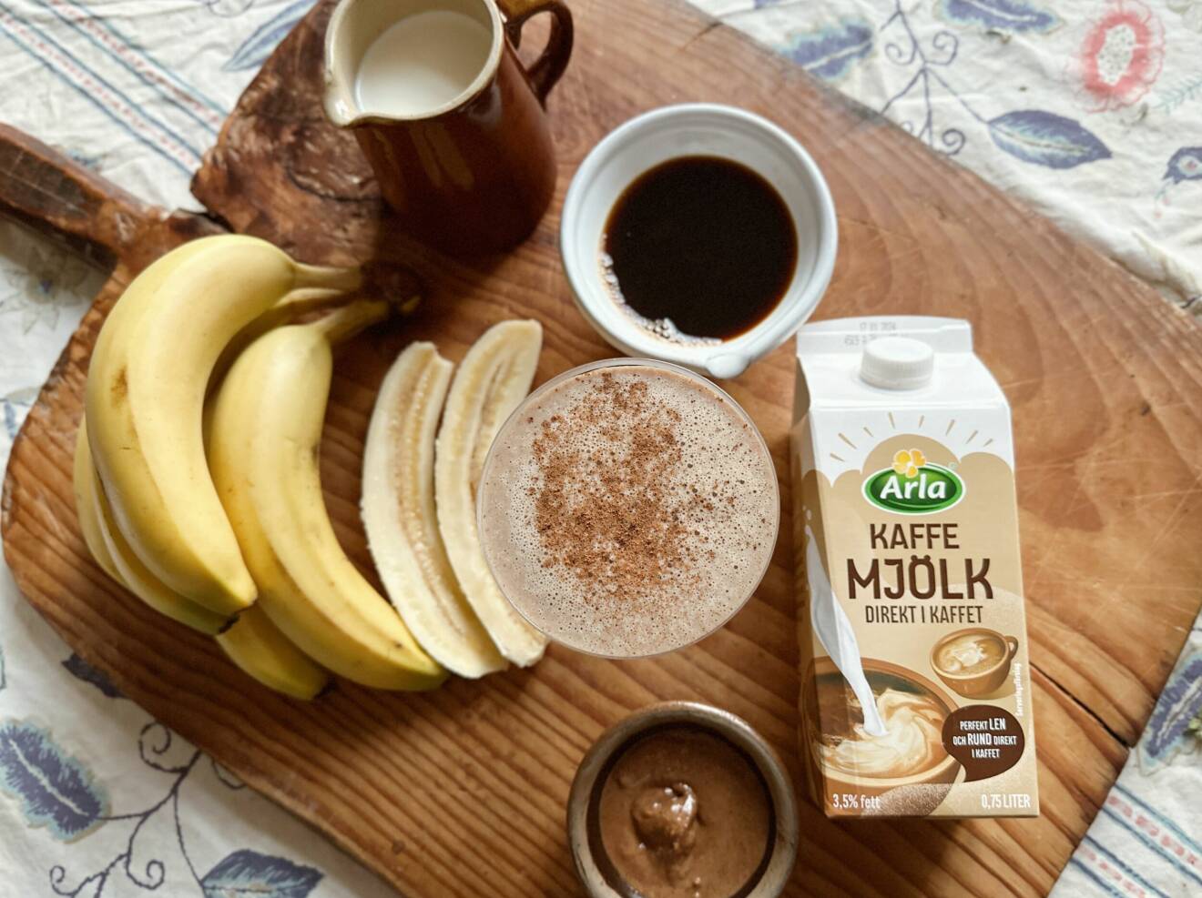 Sofia Wood recept frukost smoothie banan kaffe kanel mjölk mandelsmör god lyxig mättande snabb Arla Kaffemjölk
