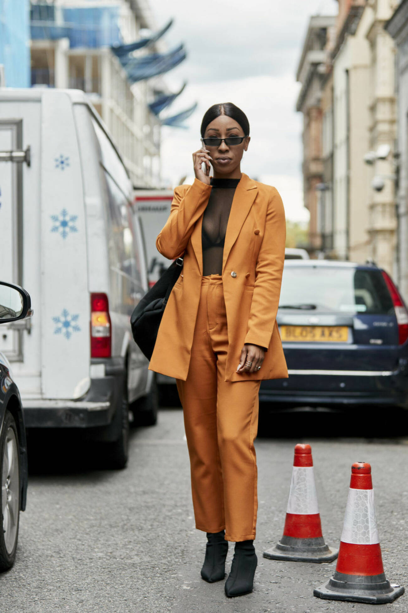 Supernsygg orange kostym, London 2018. 