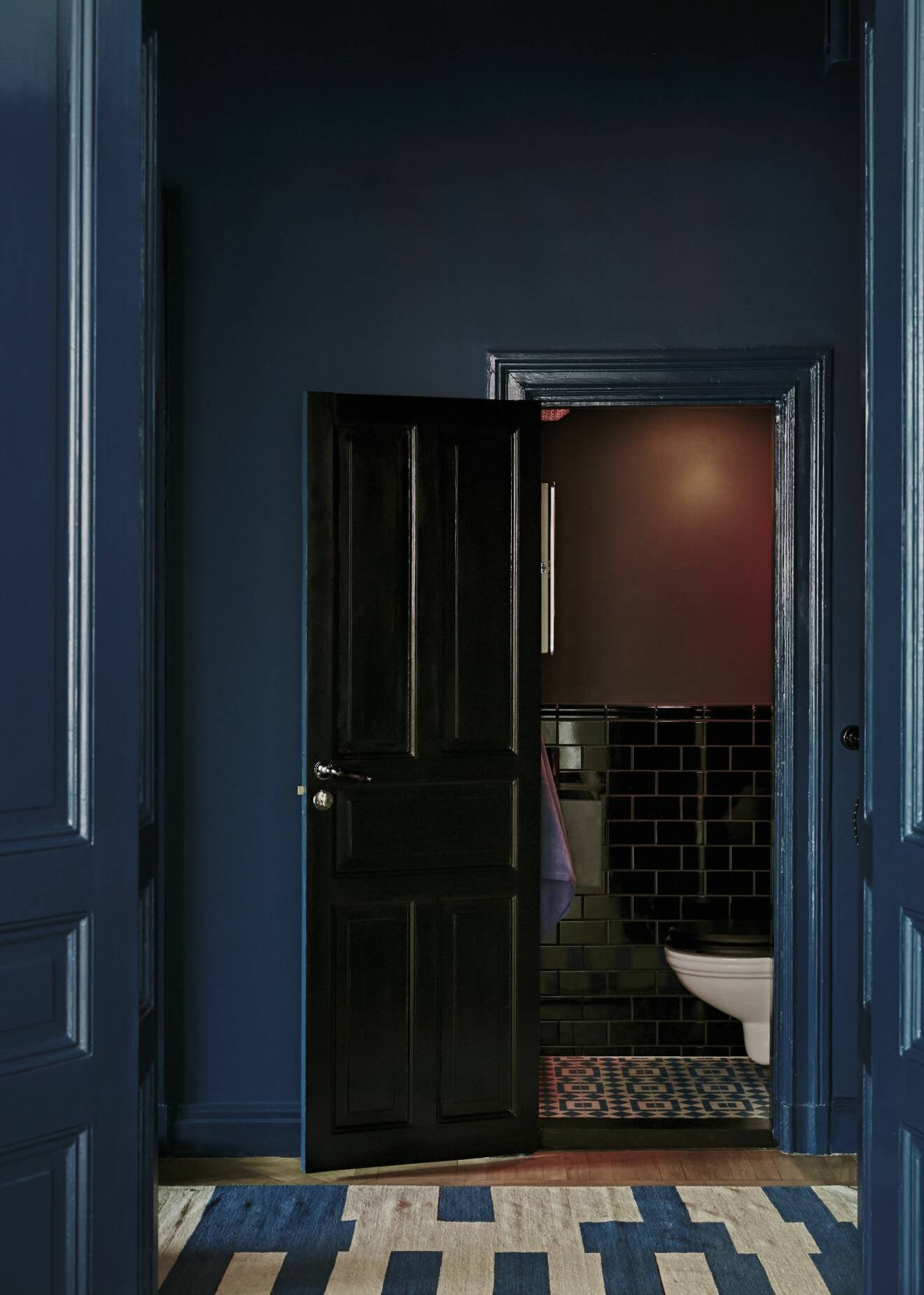 Hemma hos Acnes grundare Tomas Skoging hall toalett