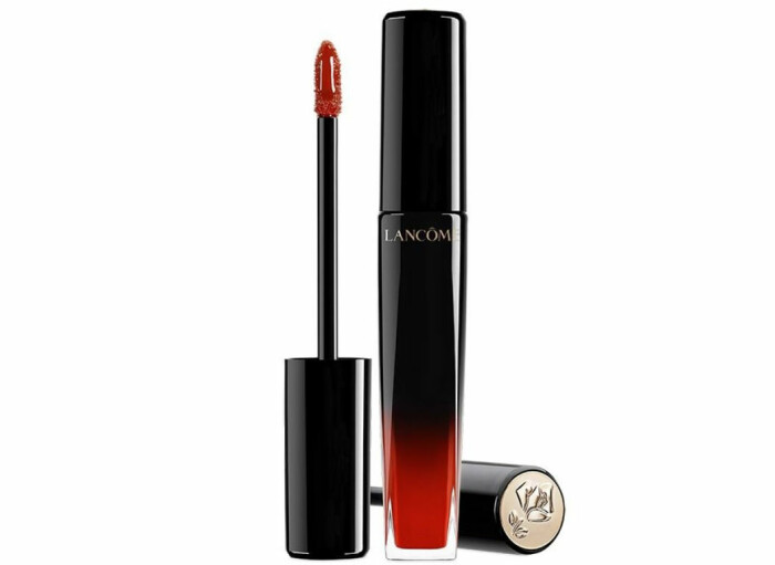 Absolu lacquer i tonen Be happy från Lancôme är perfekt rött läppstift. Klicka på bilden och kom till läppstiftet.