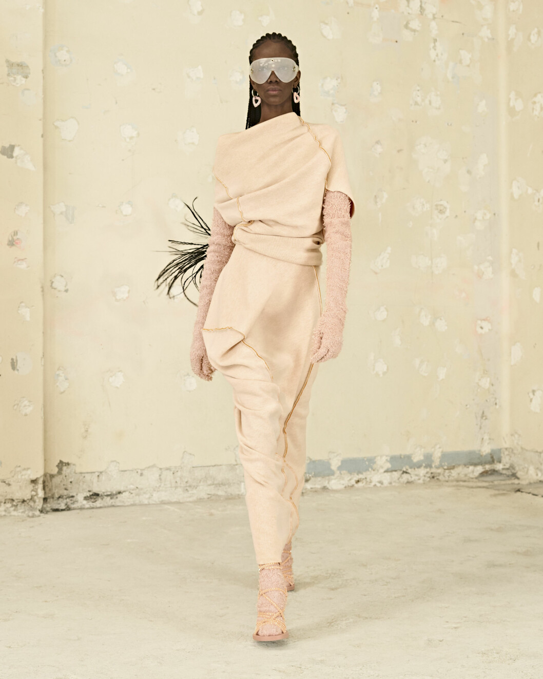 Ljusrosa plagg från Acne Studios höstkollektion 2021