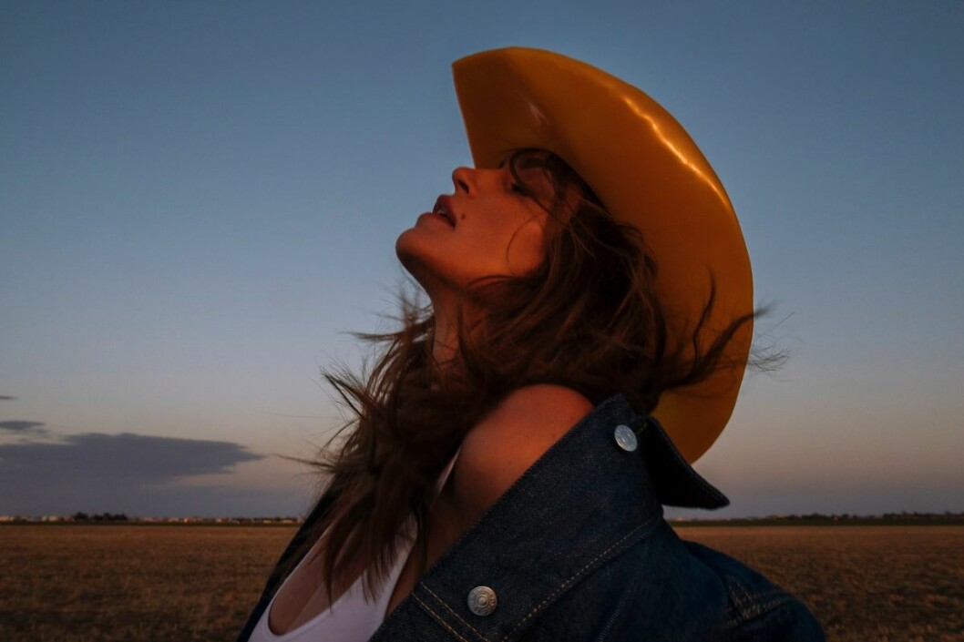Ikoniska supermodellen Cindy Crawford i Acne