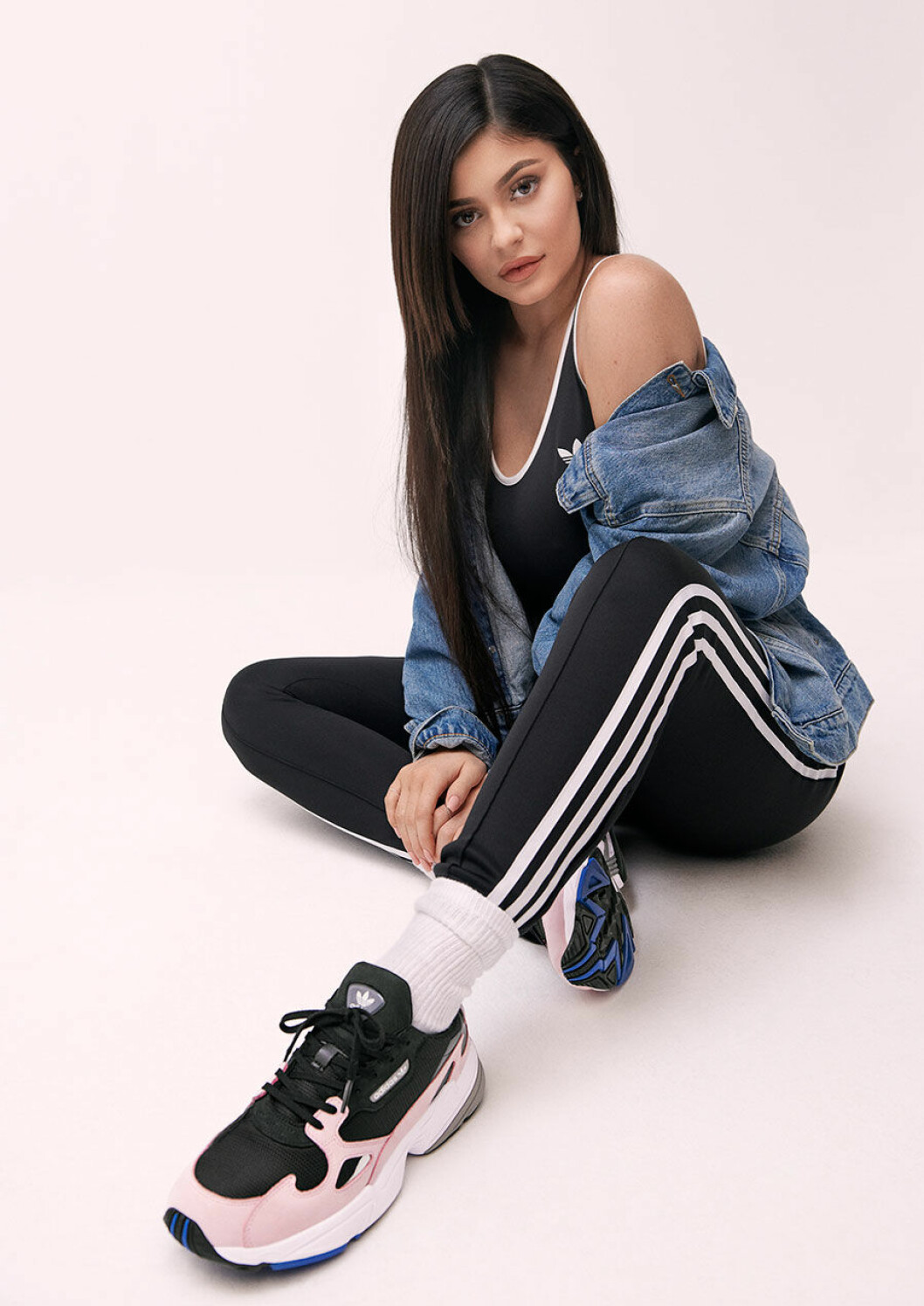 Kylie Jenner frontar den globala kampanjen för Adidas nya sneakerkoncept Falcon