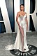 Adriana Lima i vit klänning med hög slits