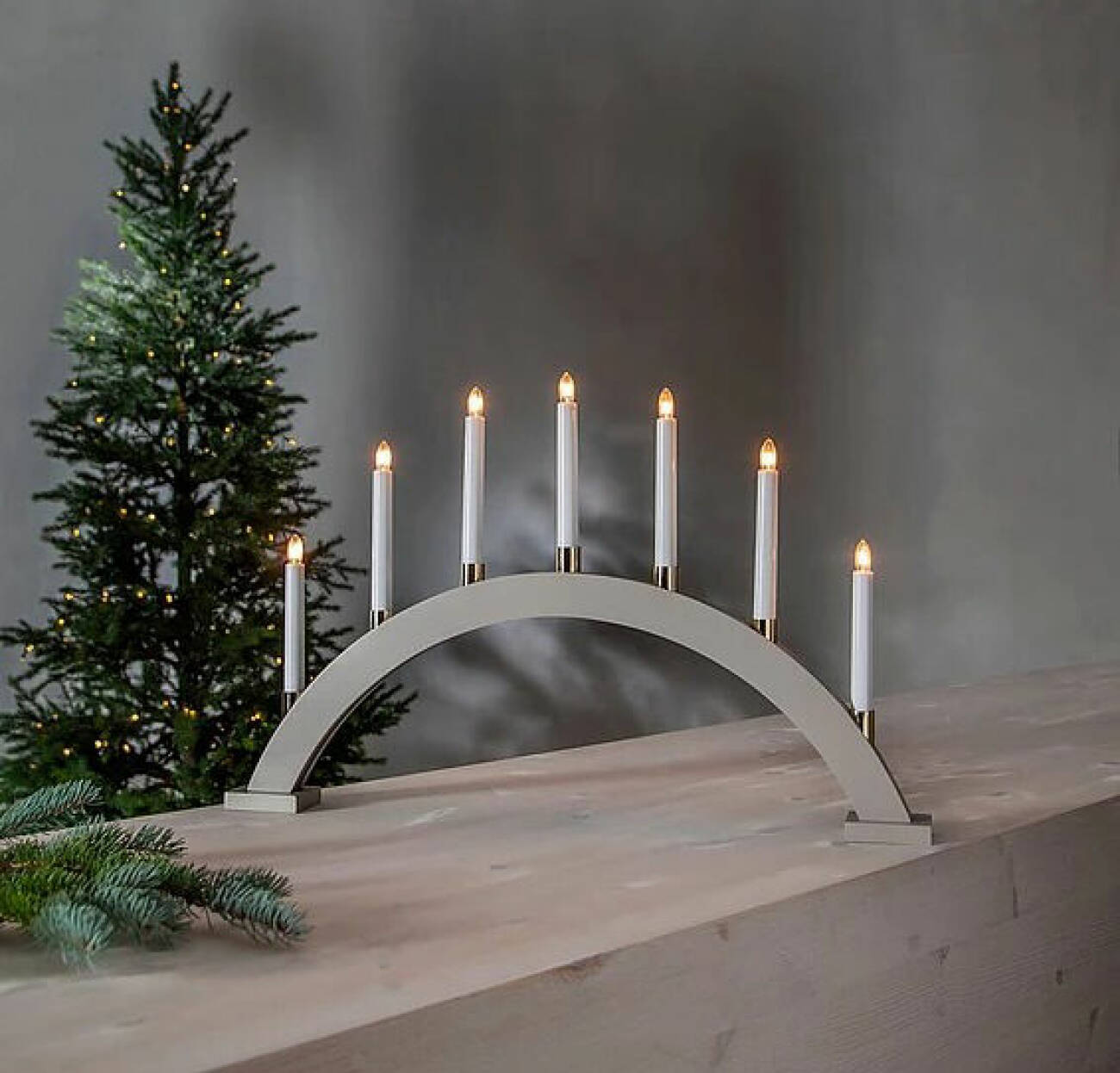 bågformad ljusstake jul med ljusbehållare i mässing från Star Trading