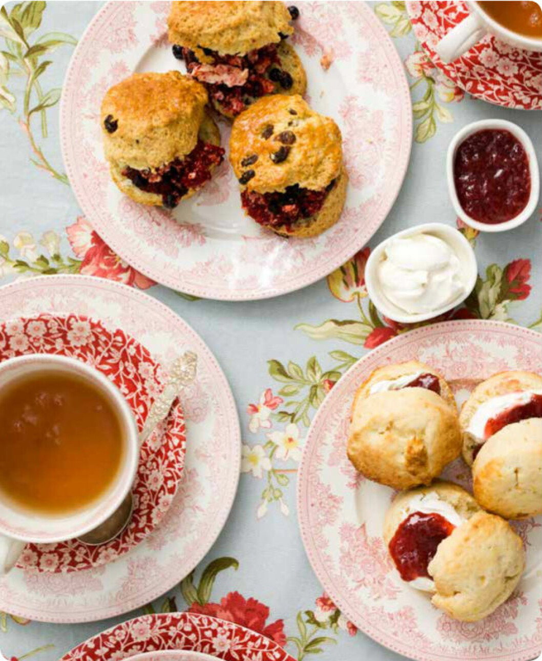 Scones med marmelad och clotted cream. Foto: Jenny Grimsgård Scones med marmelad och clotted cream.
