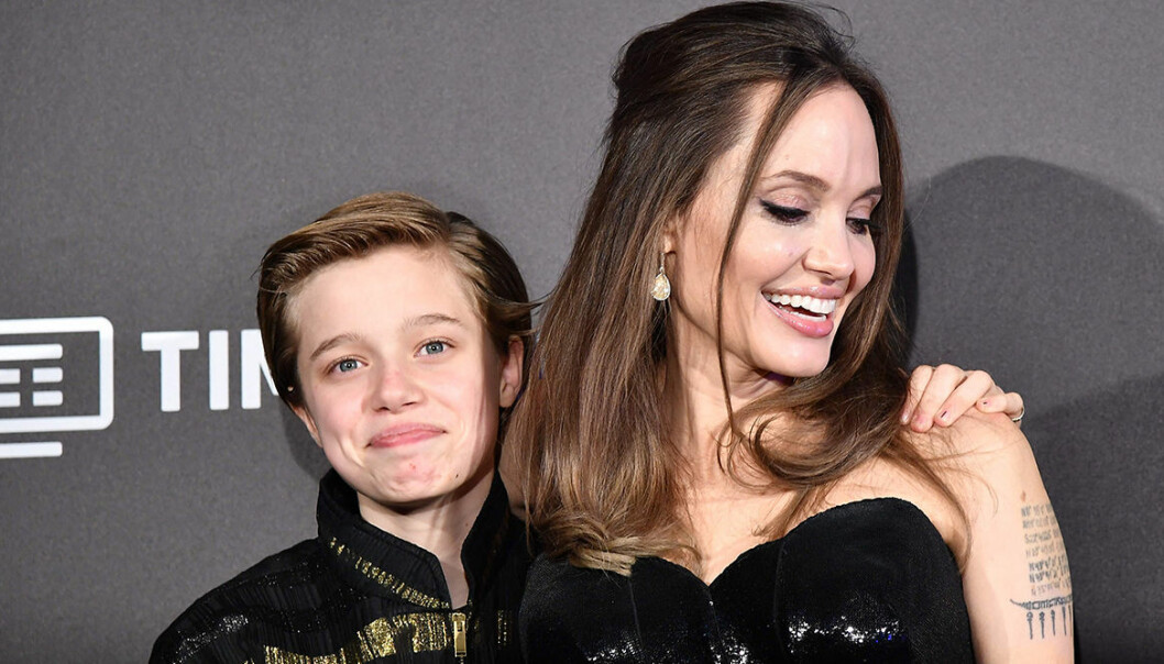 Bilderna på Angelina Jolie och Shiloh visar barnets förändring