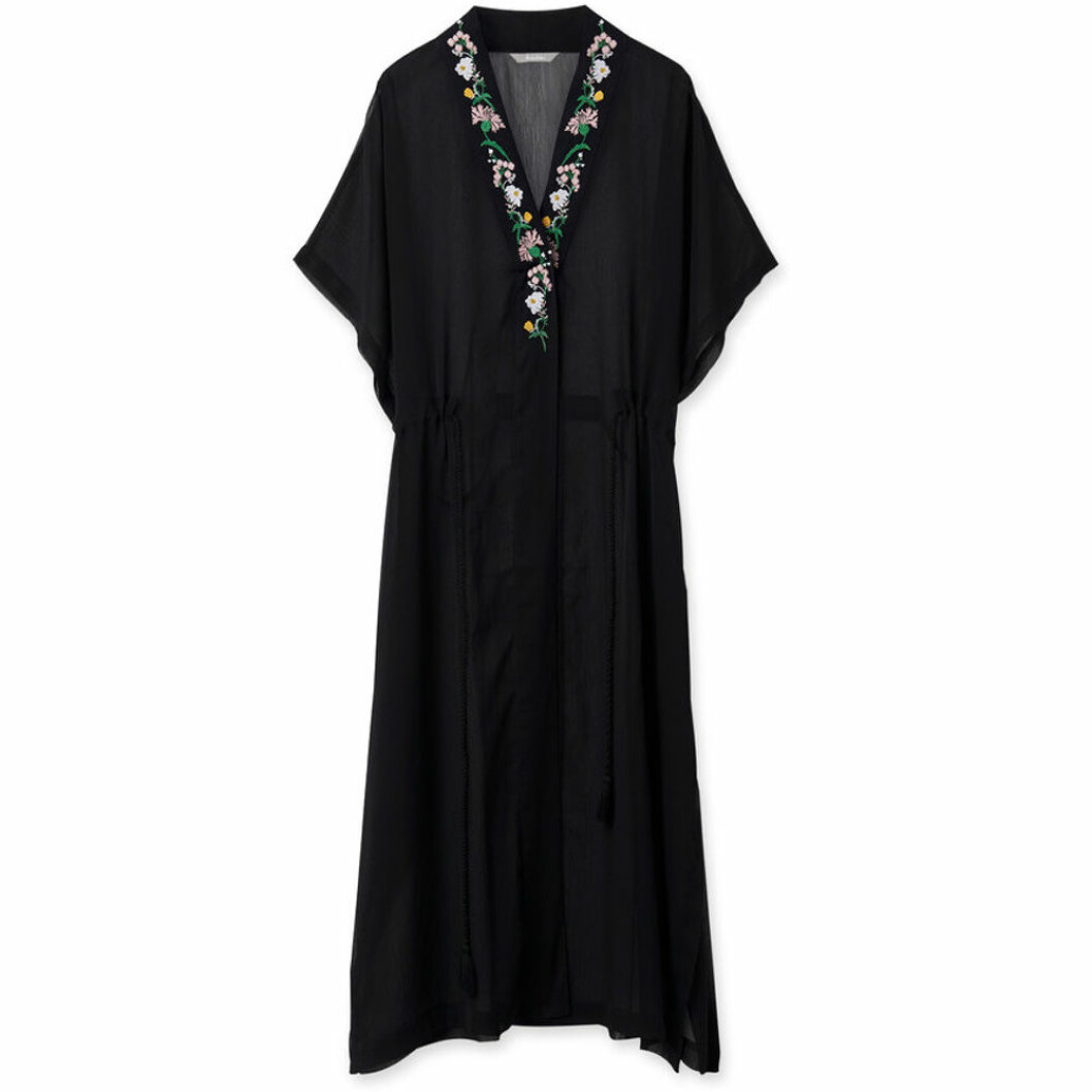 Svart kaftan med broderade detaljer