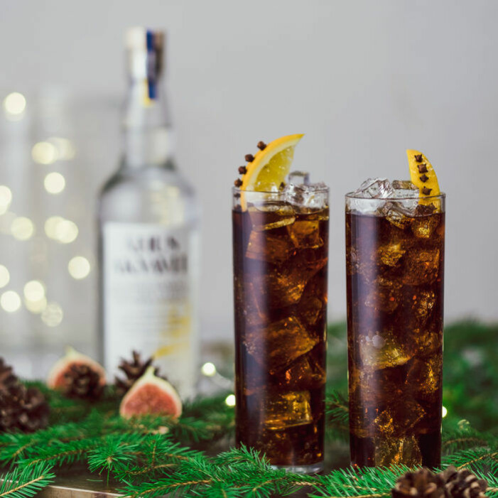 Recept på akvamust, julmust med akvavit
