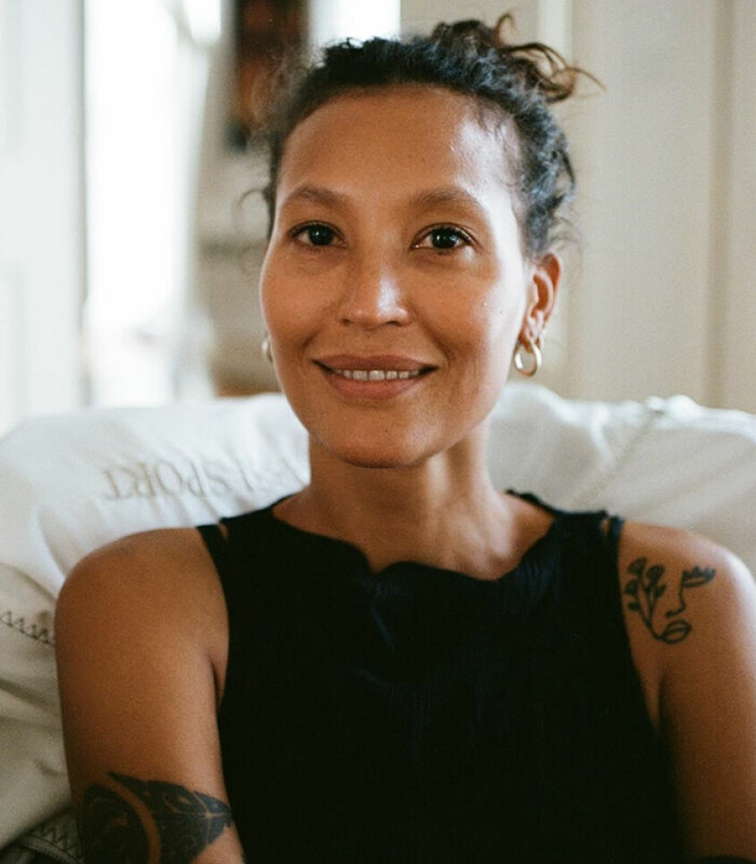 Aino Jawo har använt produkter från<a target="_blank" rel="nofollow" href="https://zoskinhealth.no/sv/"> ZO Skin Health</a> vilket har gett hennes hy en helt ny spänst. Aino Jawo