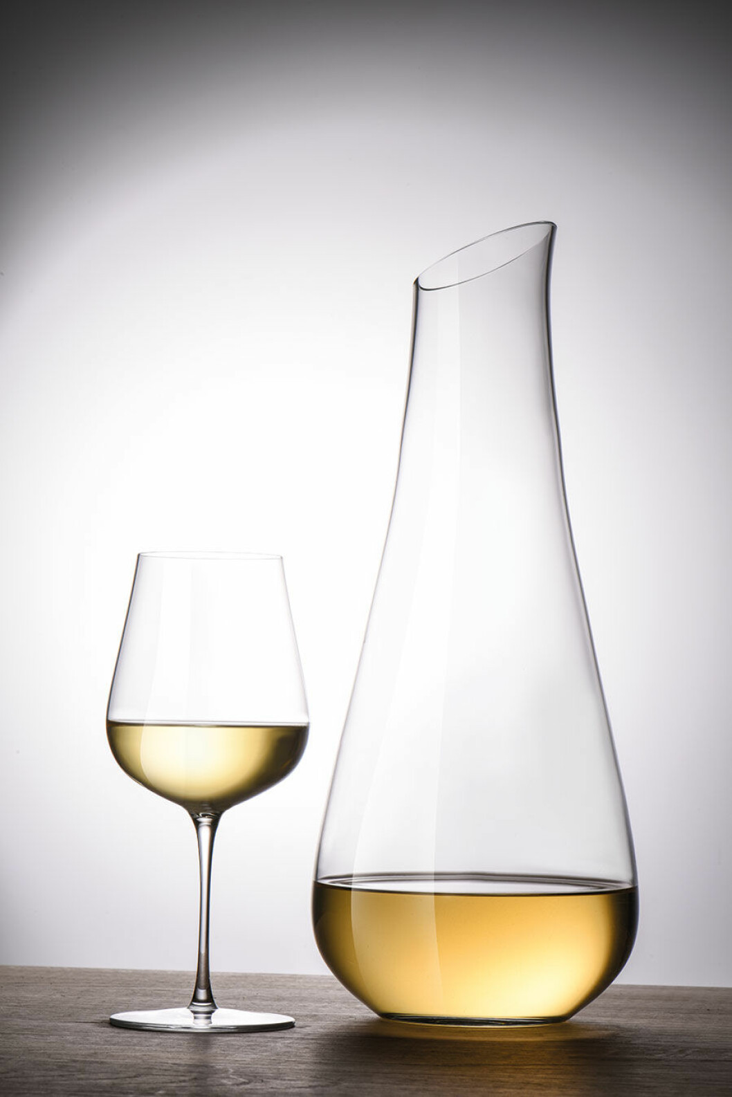 Chardonnayglas och vinkaraff från Bernadotte &amp; Kylbergs samarbete med Zwiesel.