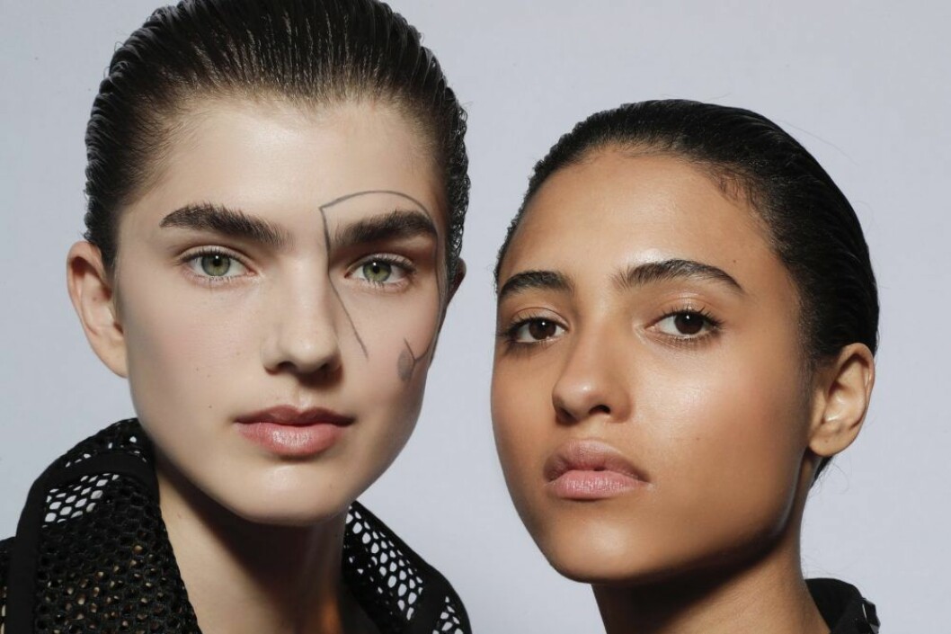 Backstage, Akris. Backstage modeller