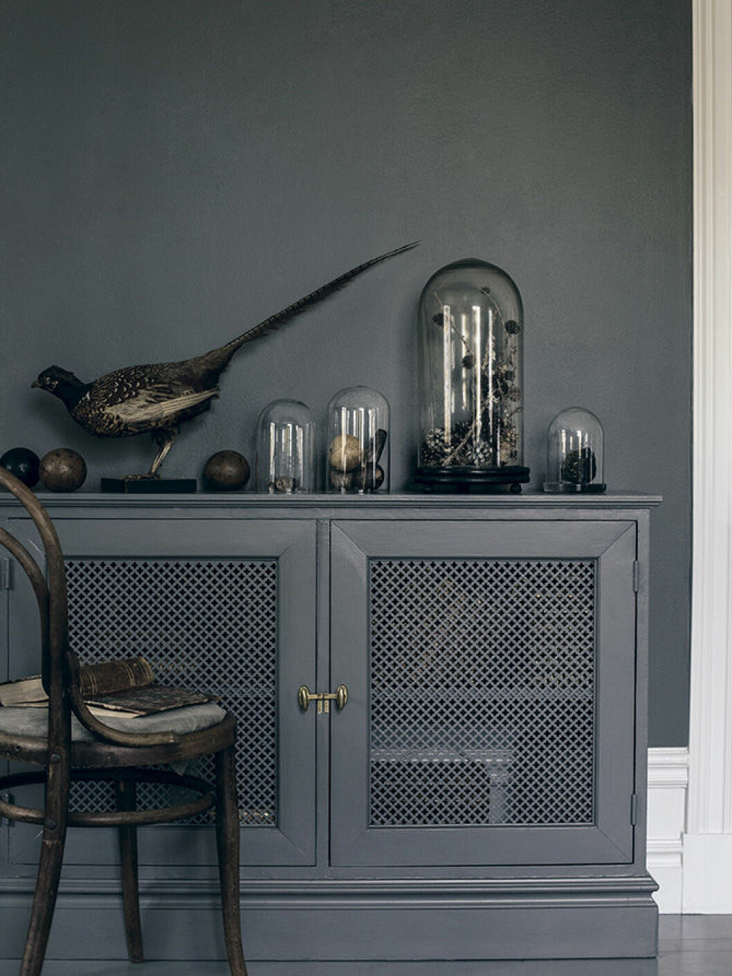 Styling och foto: Mari Strenghielm Måla in möbler i samma färg som väggen