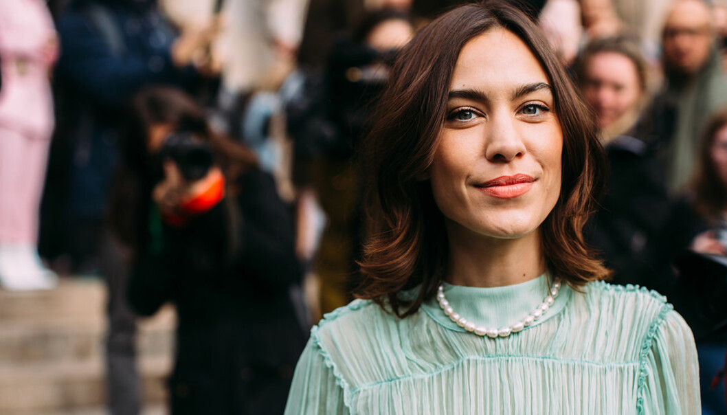 Alexa Chung ger sina bästa beautyhacks och hårtips