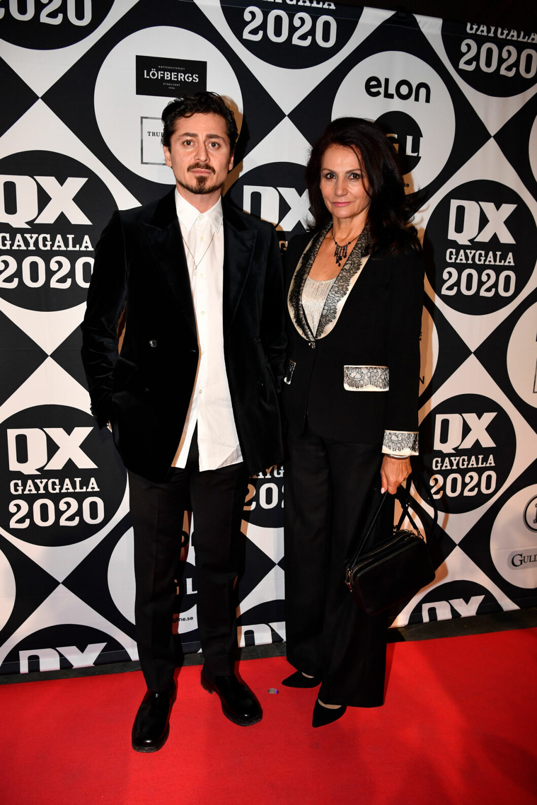 Skådespelarna Alexej Manvelov och Malgorzata Pieczynska. Alexej Manvelov och Malgorzata Pieczynska på röda mattan på QX-galan 2020
