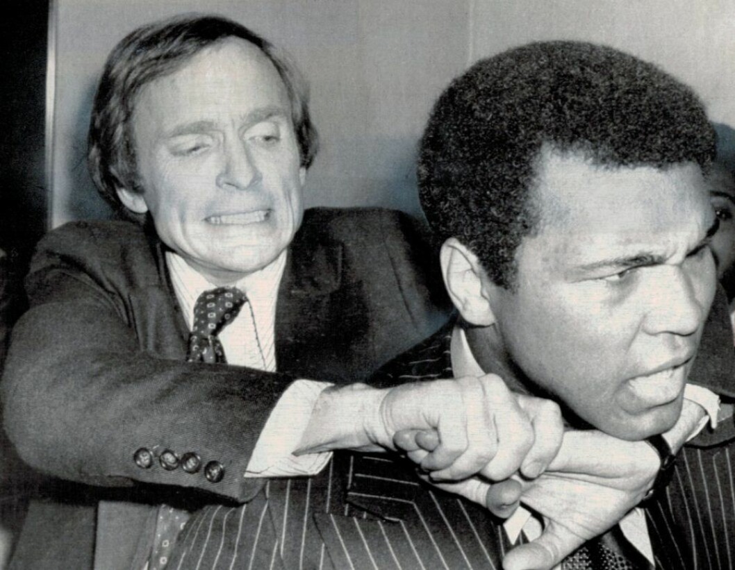 Boxaren Mohammed Ali och programledaren Dick Cavett utvecklande en vänskap som varade i 53 år. En bild på boxaren Mohammed Ali och programledaren Dick Cavett.