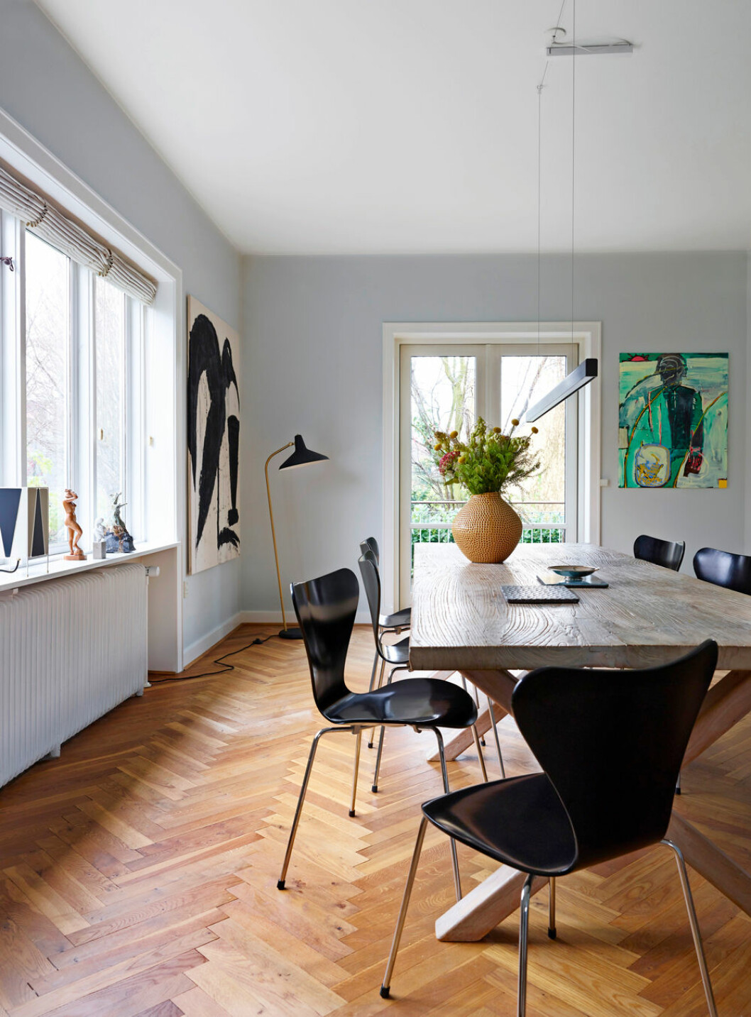 Hemma hos Alice Folker matsal Sjuanstolar parkettgolv