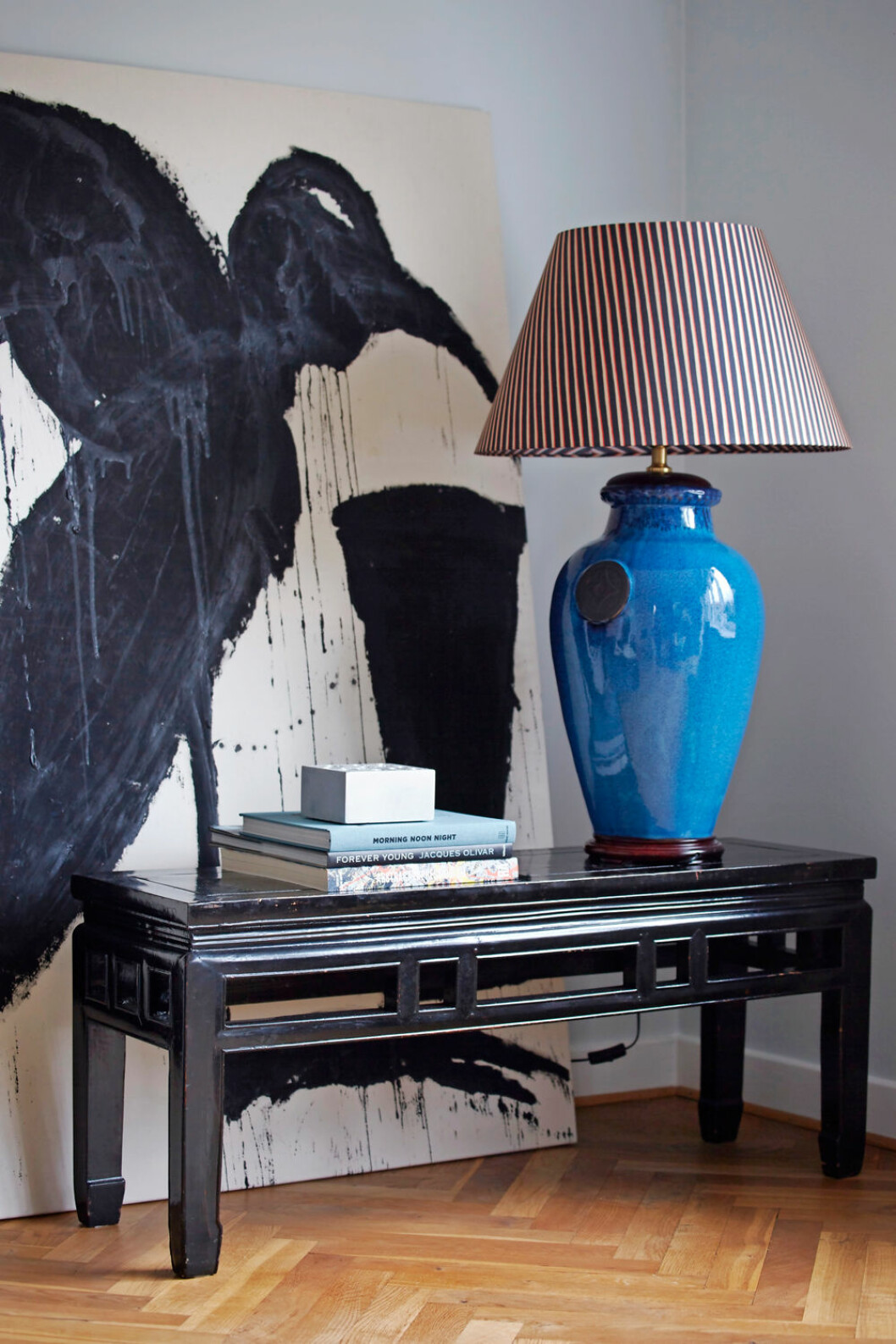 Hemma hos Alice Folker tavla lampa