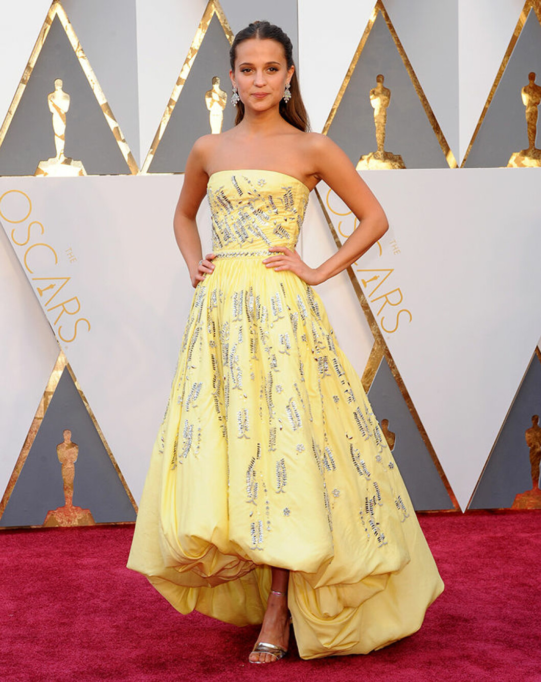 Alicia Vikander satsade på ett säkert kort vid Oscarsgalan. <em>Foto: Elizabeth Goodenough/Everett Collection/IBL</em> Alicia Vikander at arrivals for The 88th Academy Awards Oscars 2016 - Arrivals 1, The Dolby Theatre at Hollywood and Highland Center, Los Angeles, CA February 28, 2016. Photo By: Elizabeth Goodenough/Everett Collection