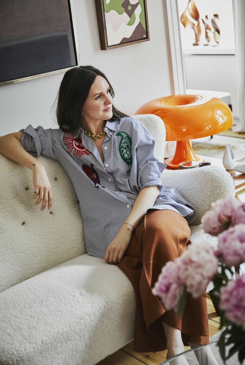Alina Brane är designchef för Gants damlinje. Hennes kärlek för textilier och formgivning märks väl hemma i lägenheten. Alina Brane