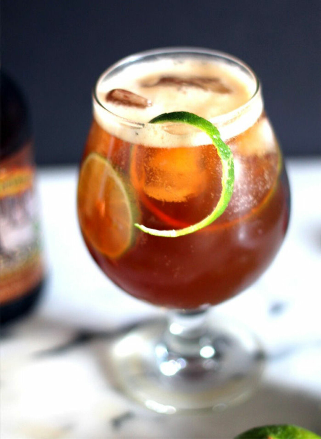 Via: <a href="http://florafoodie.com/2017/02/maple-lime-bourbon-beer-cocktail.html" target="_blank" rel="noopener">florafoodie</a>