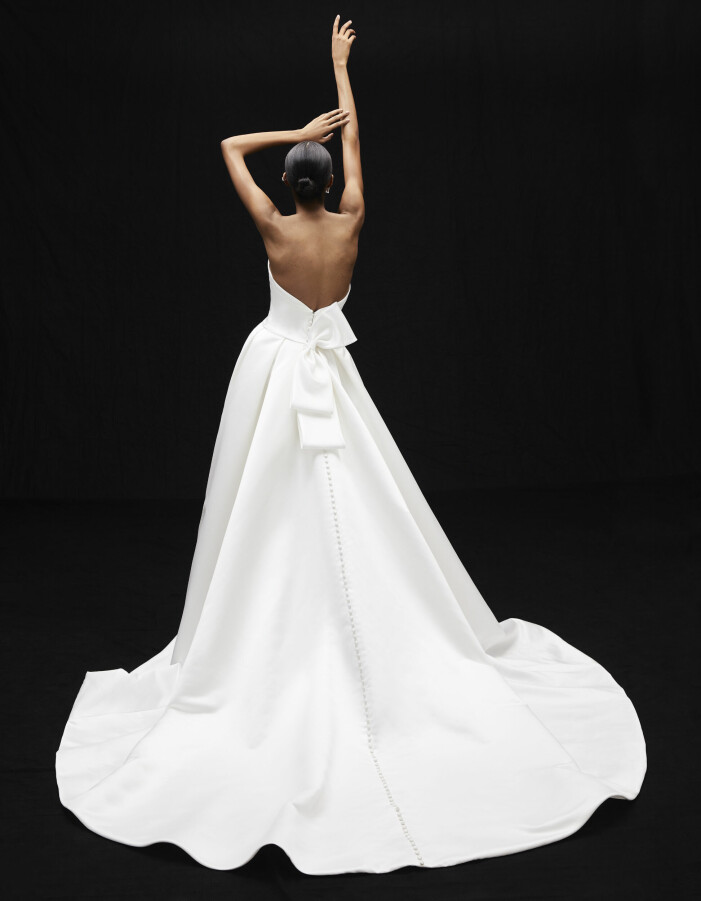Trend brudklänning rosett från Alyne By Rita Vinieris