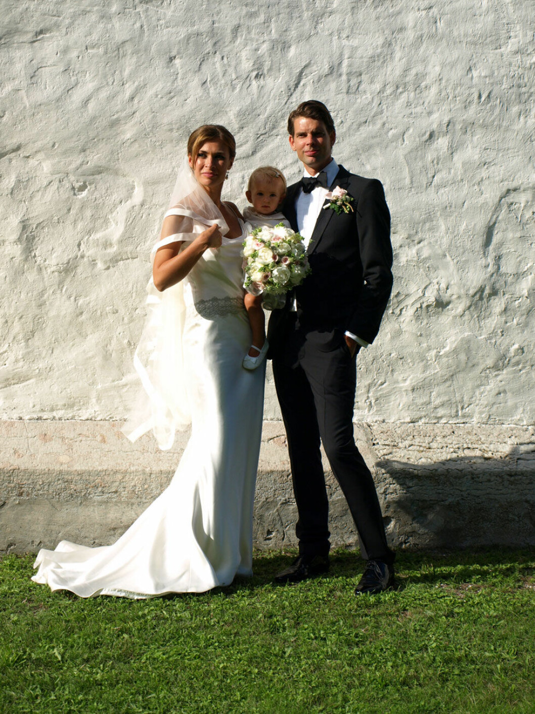 Amanda Schulmans och Megan Markle bar likande bröllopsklänningar.