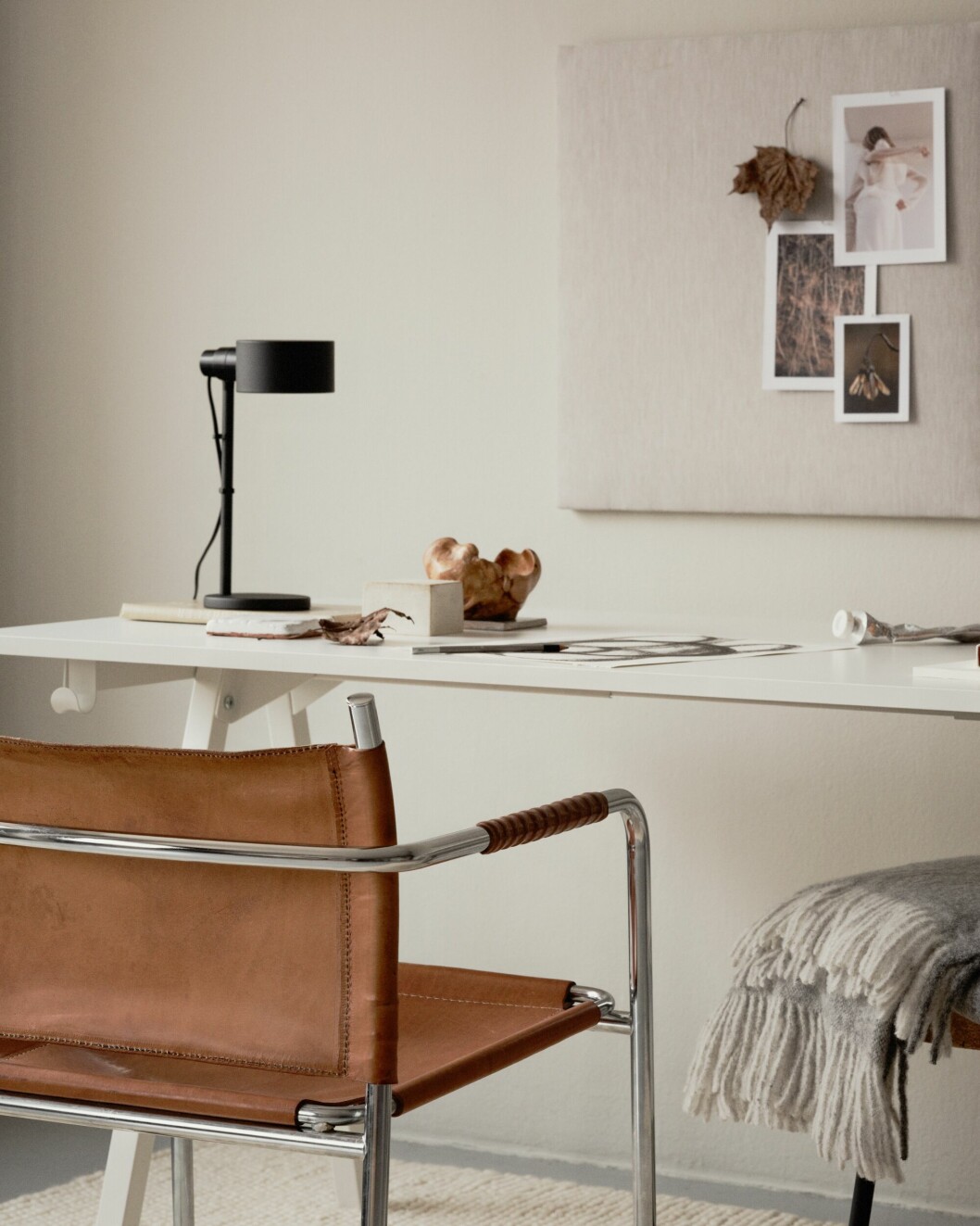 Karmstolen <em>Amiral</em>, formgiven av Karin Mobring, hade ett nypris på 195 kronor år 1970, pris second hand i dag ligger på cirka 10 000 kronor. Karmstolen Amiral från Ikea, ursprungligen från 1970-talet