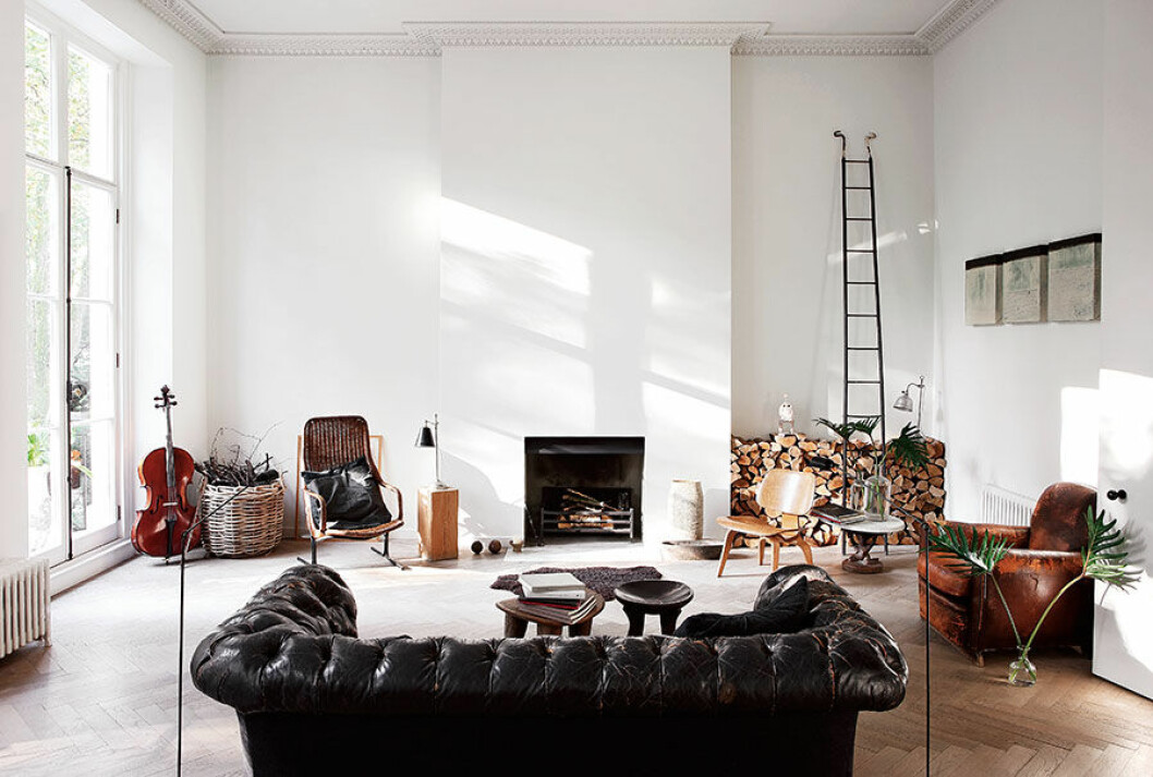 Styling: Luanne Toms/Frank Features Foto: Elsa Young/Frank Features Syns i: <a href="https://www.elle.se/decoration/vilsamt-vackert-i-modedesignerns-ljusa-hem-i-london/">Ljust och stilrent i modedesignerns hem</a> Avskalat och snyggt vardagsrum