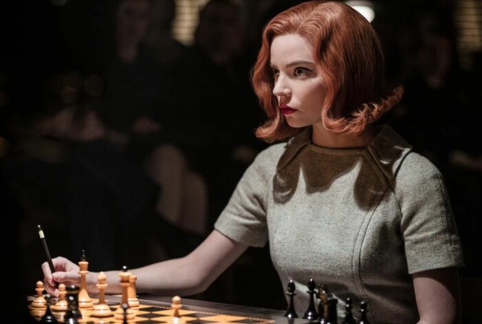 The Queen's Gambit, som följer schacktalangen Beth Harmons resa från barnhem till världstoppen, har snabbt blivit populär på Netflix. Anya Taylor-Joy i rollen som Beth i The Queen's Gambit