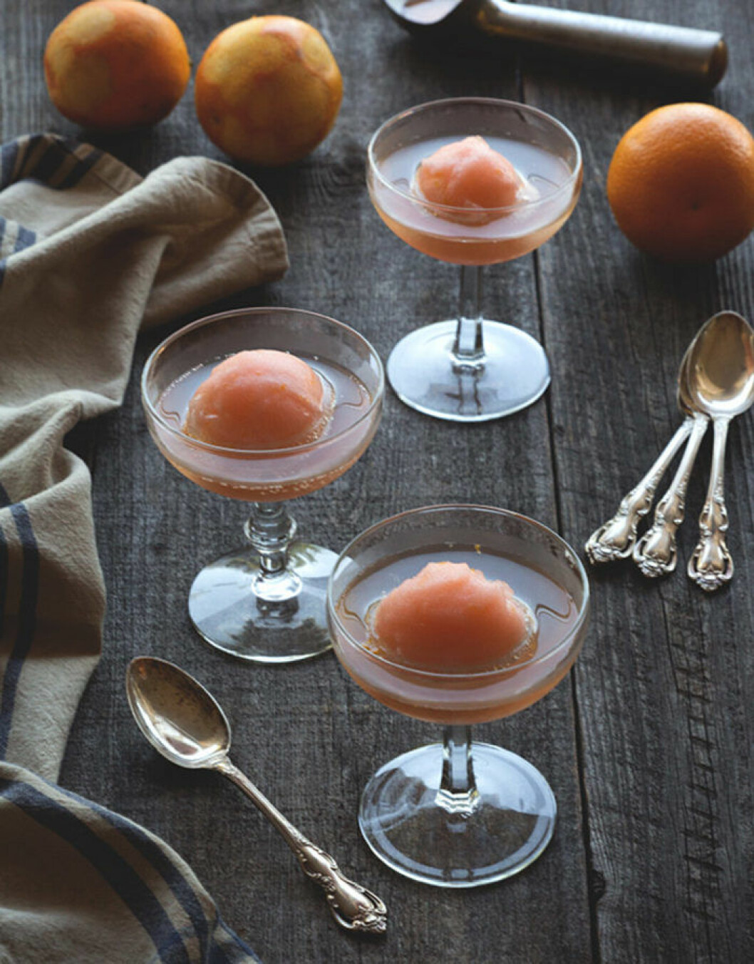 Aperol Spritz Float. Foto och recept: <a href="http://honestlyyum.com/10635/aperol-spritz-float/" target="_blank" rel="noopener">HonestlyYUM</a> Aperol Spritz Float. Foto och recept: HonestlyYUM