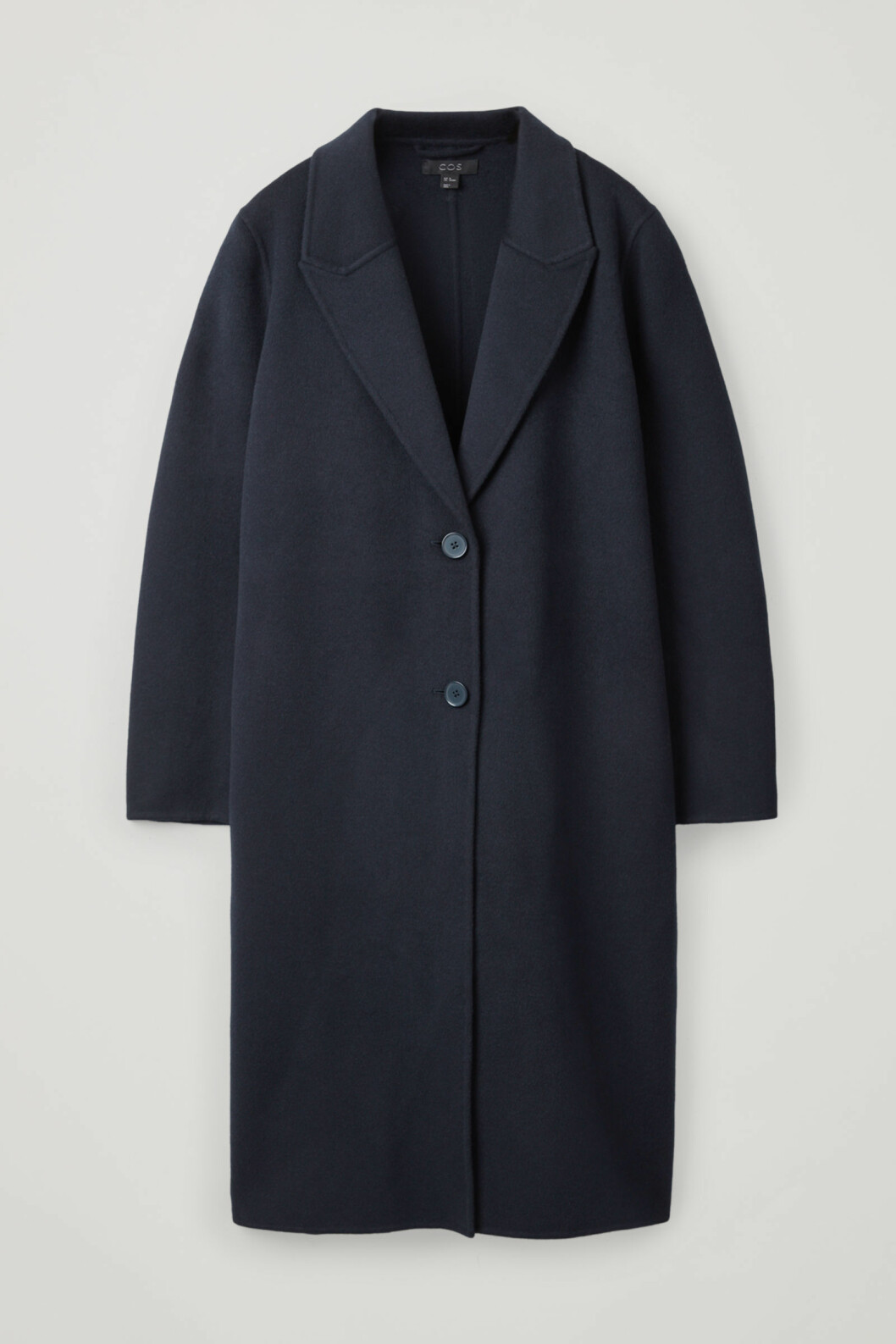 Elegant mörkblå kappa i rak modell från COS.