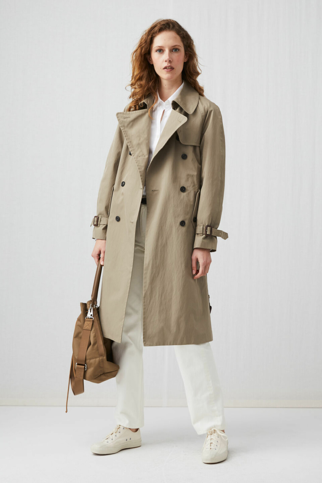 Trenchcoat med snygga detaljer från Arket.
