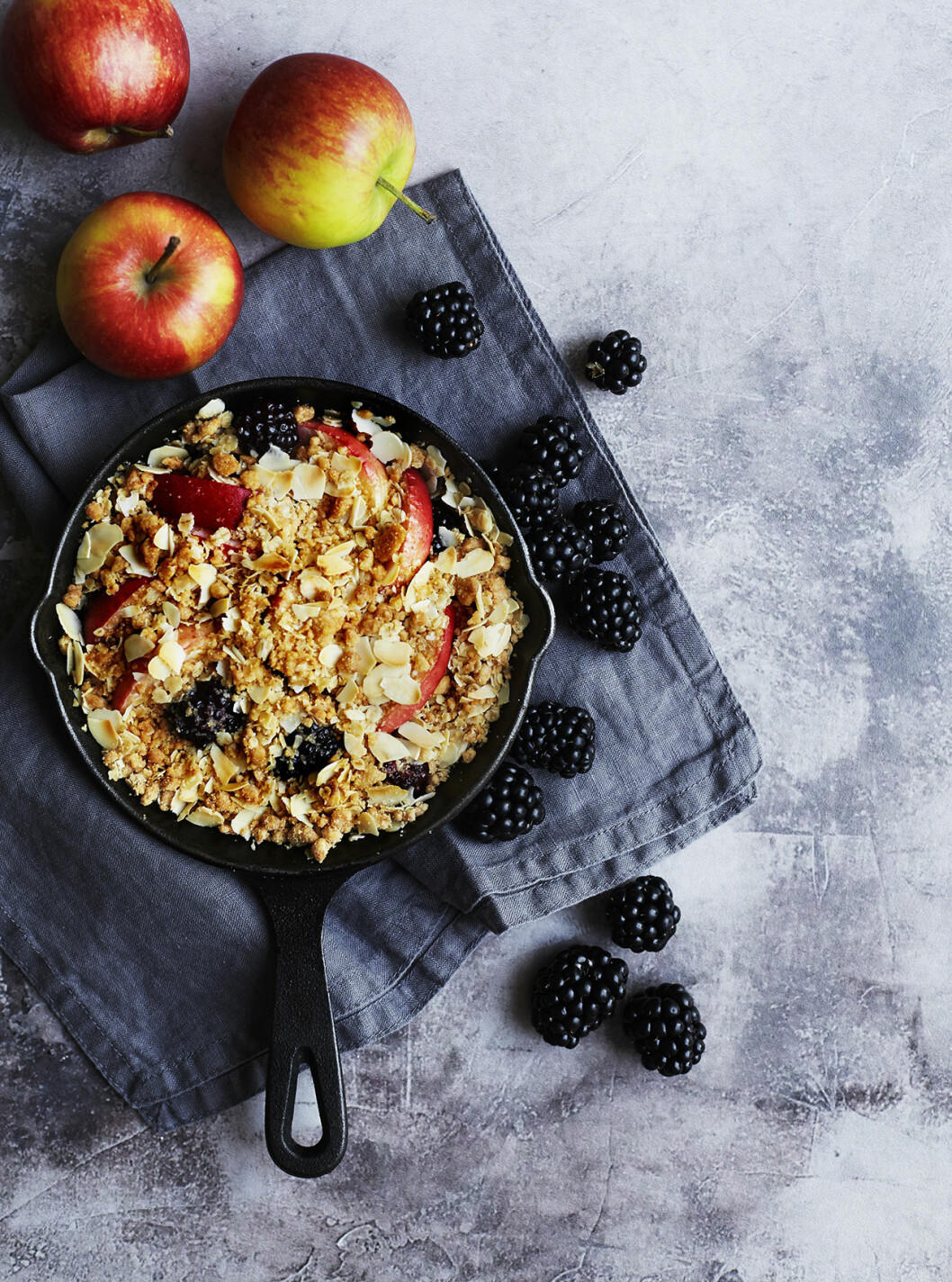 Äppel- och björnbärspaj med mandel. Recept äppel- och björnbärspaj
