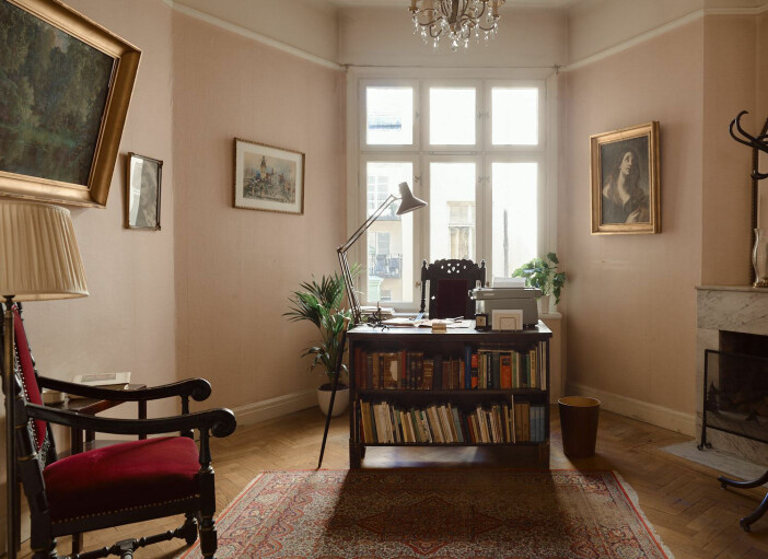 arbetsrum med burspråk mot gården