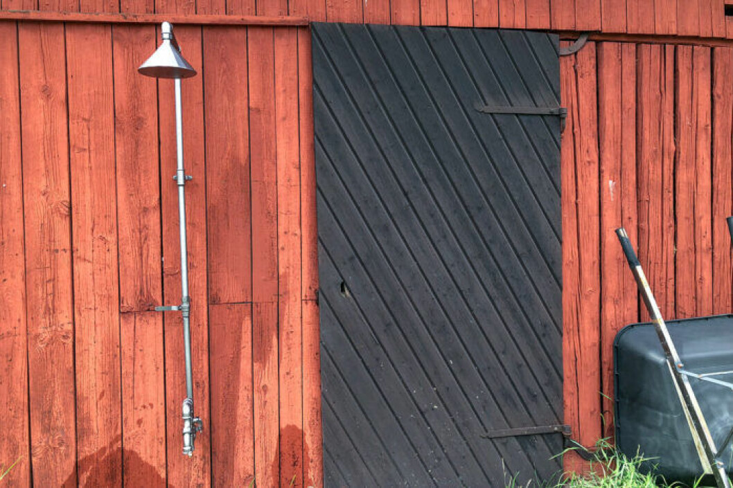 Utedusch Mora Armatur by Inredningsrör av Johan Lindberg, Mora Armatur
