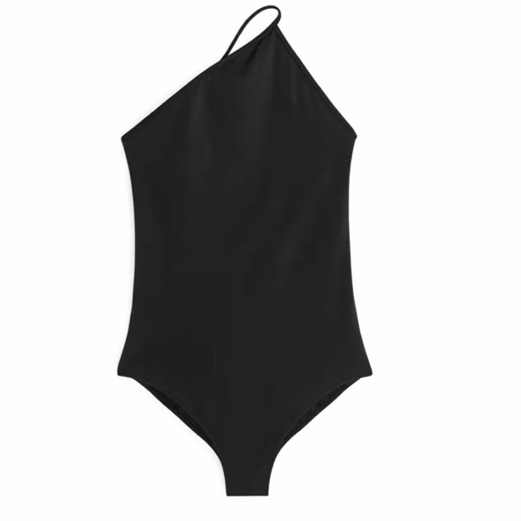 svart one shoulder-modell arket