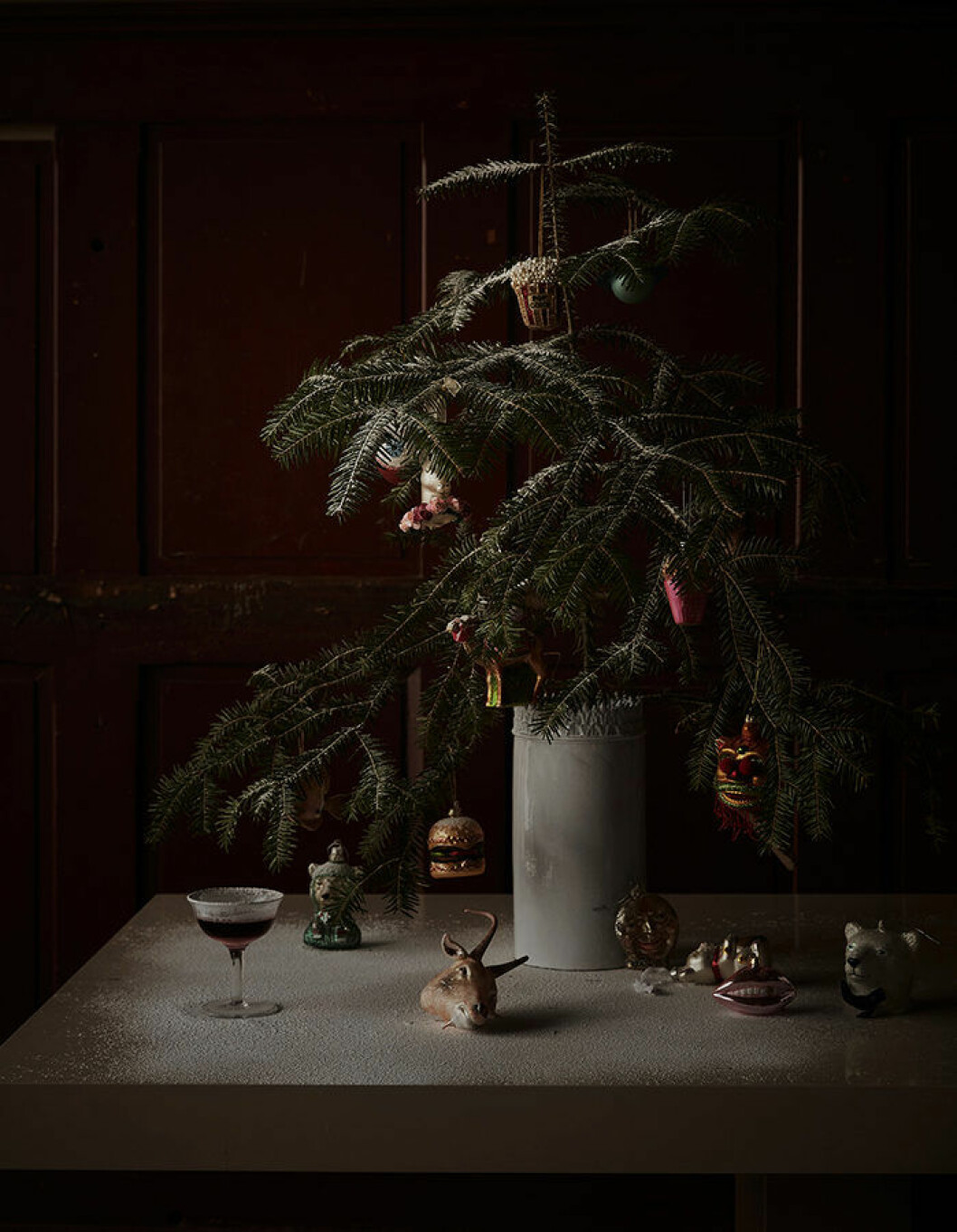 minijulgran med julgransdekorationer hos Artilleriet