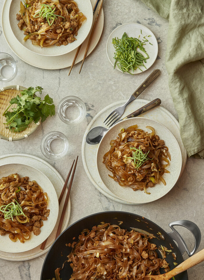 Bjud på asiatisk spaghetti med köttfärssås