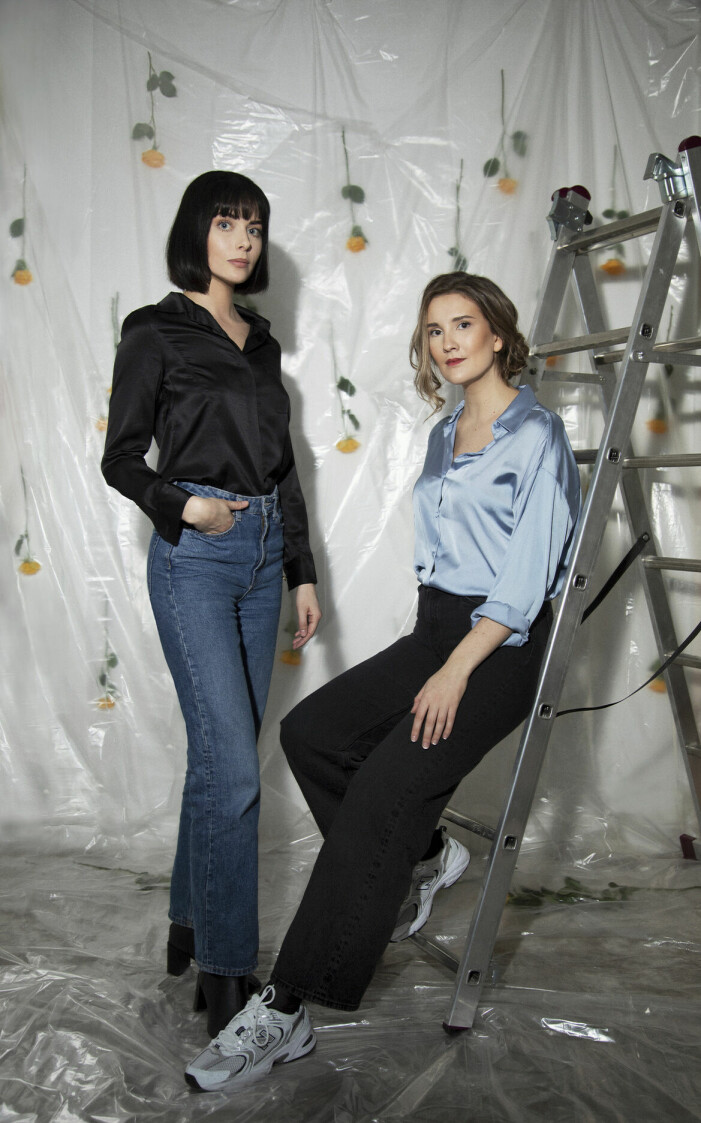 Arkitektduon Polina Sandström, 27, och Madeleine Klingspor, 29, träffades under sin studietid på Parsons i New York. Där föddes idén till Aska. I dag har de eget kontor i centrala Stockholm. Arkitektduon Polina Sandström och Madeleine Klingspor träffades under sin studietid på Parsons i New York. Där föddes idén till Aska.