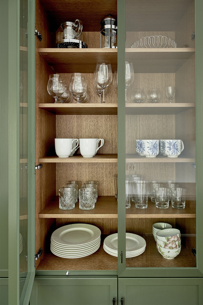 Foto: Kvänum Atelier vitrinskåp i grönt från Kvänum