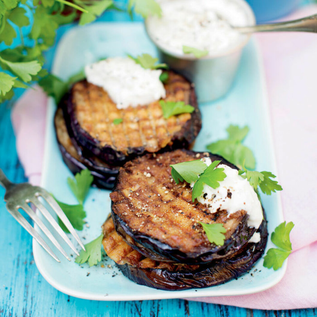 Grillad aubergine med parmesan. Grillad aubergine med parmesan