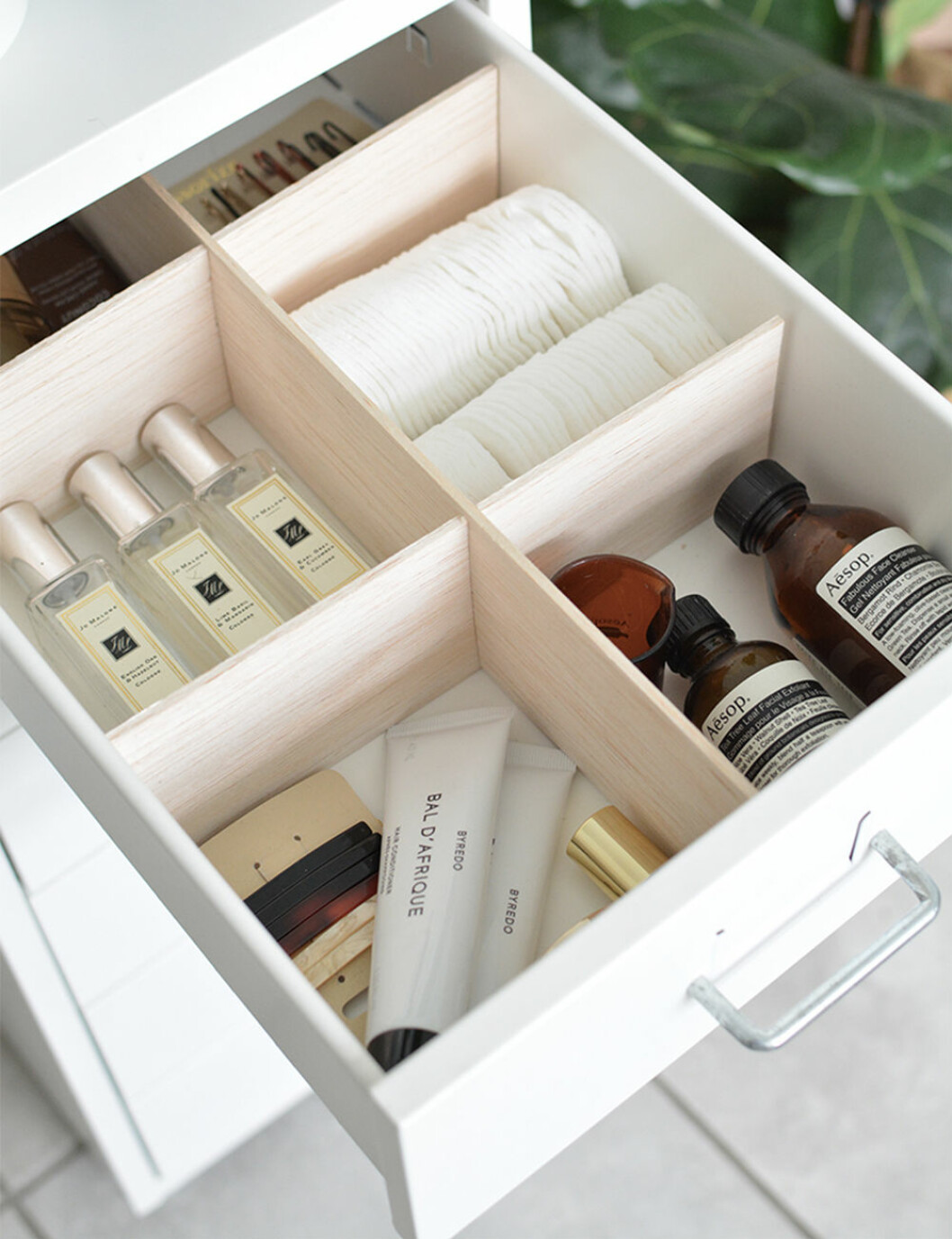 Foto: <a href="https://www.burkatron.com/2019/07/diy-drawer-dividers.html" target="_blank" rel="noopener">Burkatron</a> diy-avdelare från burkatron