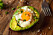 Gör avokado med ägg i ugnen.