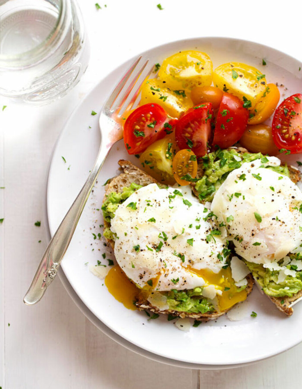Avokadotoast med pocherat ägg