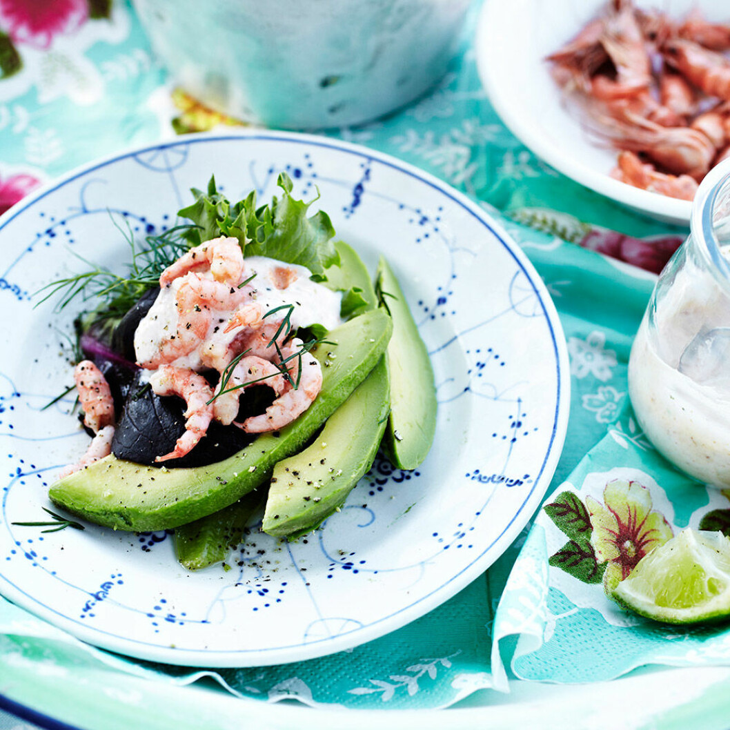 Avokadosallad med färska räkor. Avokadosallad med färska räkor.