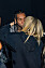 Avril Lavigne och Tyga kysser varandra på en efterfest på Paris Fashion Week
