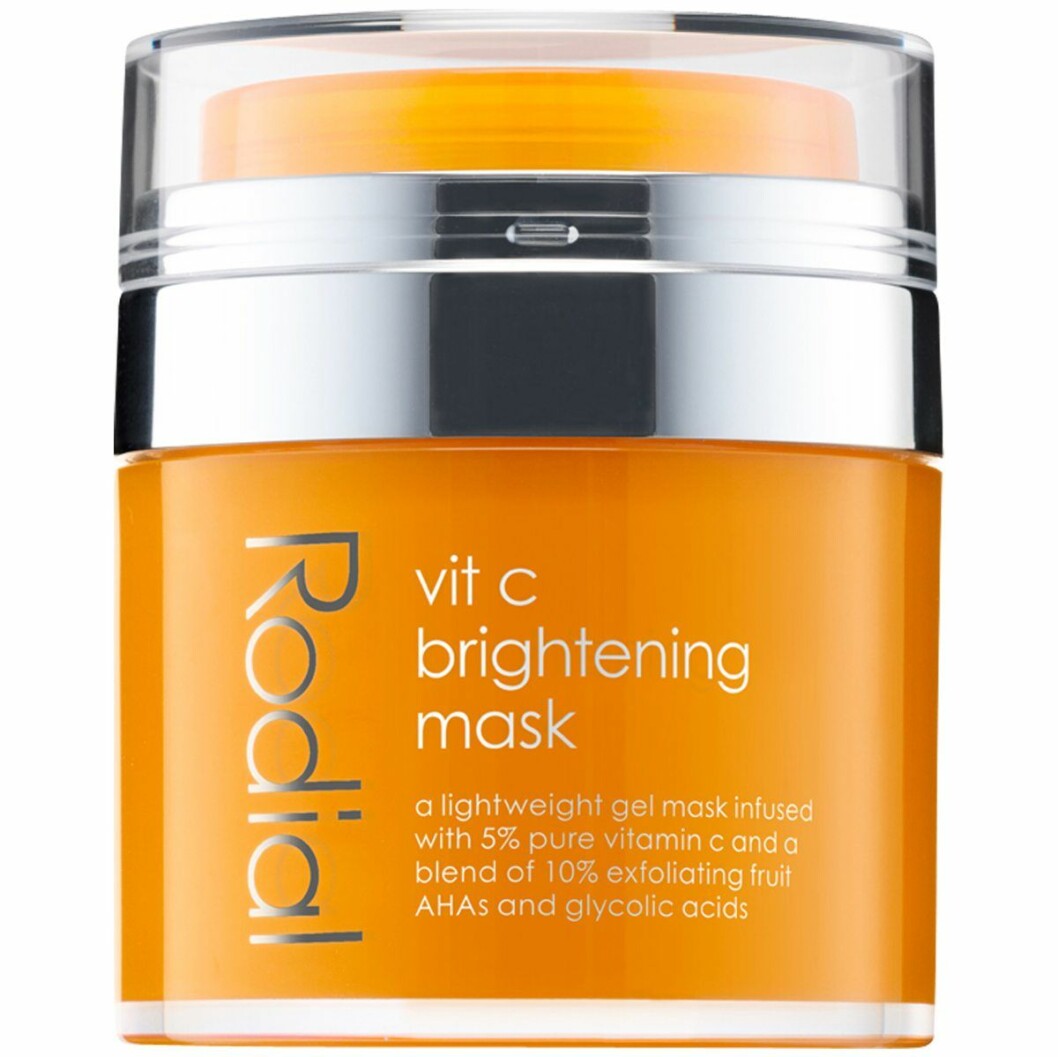 En ansiktsmask med 5 % rent vitamin C för att skapa lyster och jämna ut rynkor, fina linjer samt pigmenteringar. Shoppa den här!