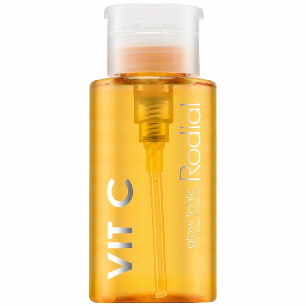 Glow Tonic från Rodial. Den här toner-produkten innehåller 5 % av olika syror som jobbar exfolierande och utjämnande. Shoppa den här!